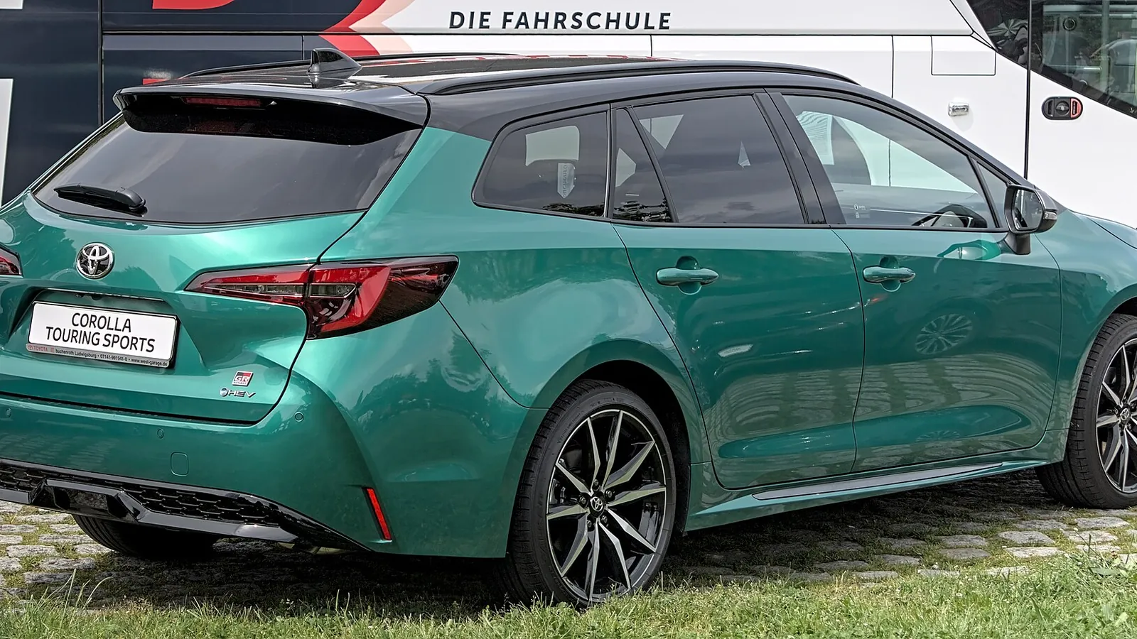Photo réelle du modèle Toyota Corolla en extérieur