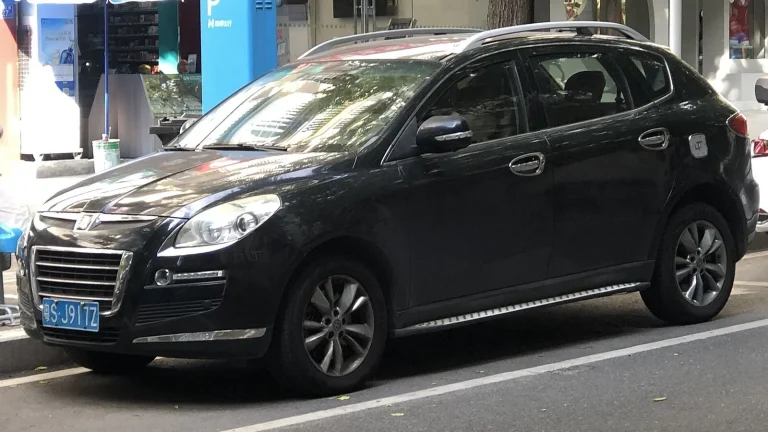 Voiture réelle photographiée en extérieur pour « Toyota Yaris d’occasion en Belgique : La Fiabilité Japonaise au Quotidien »