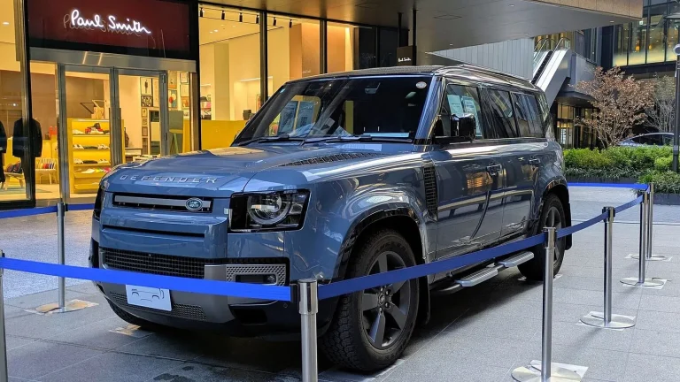 Voiture réelle photographiée en extérieur pour « Transférer une plaque d’immatriculation en Belgique pour une voiture d’occasion »