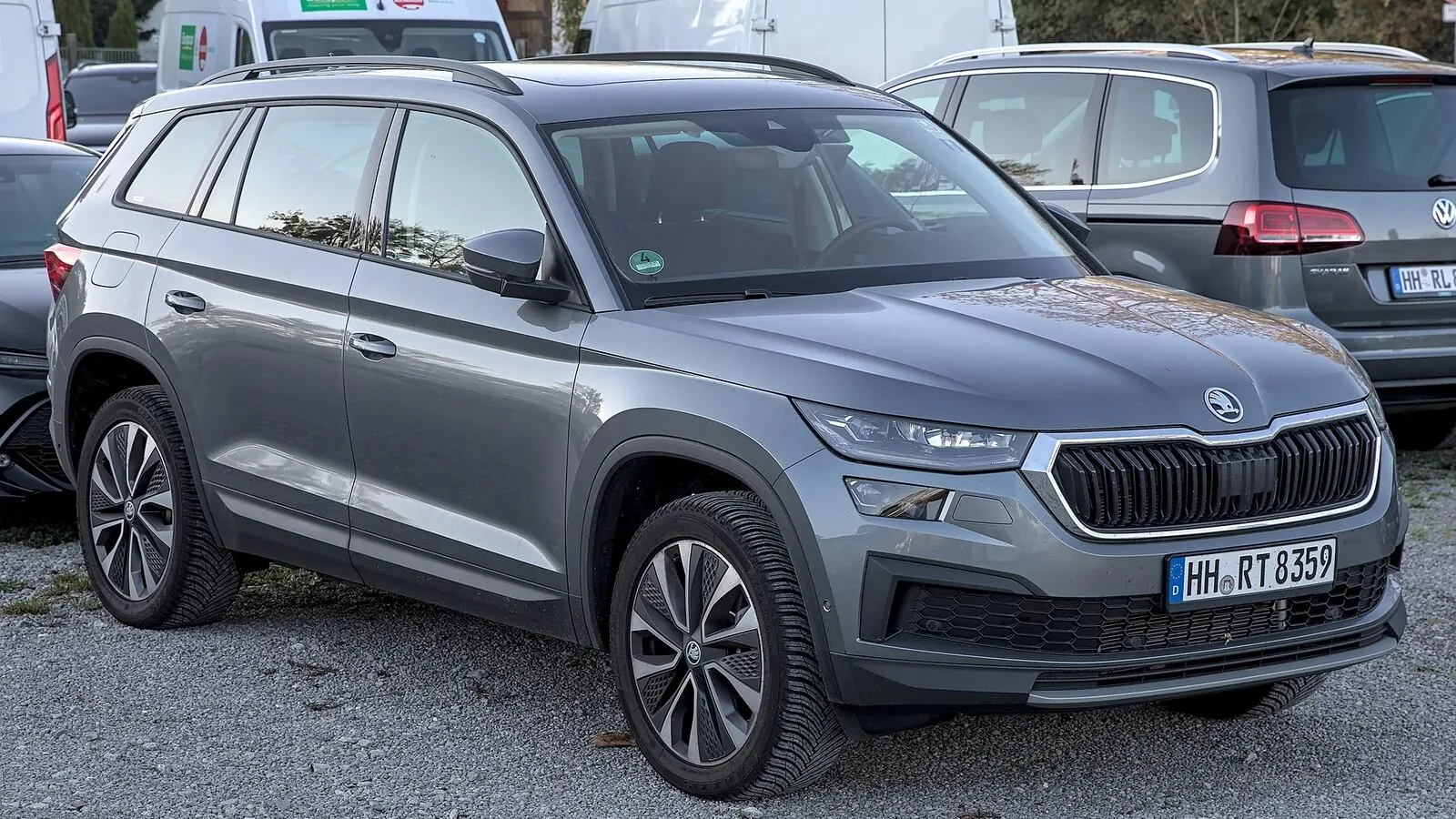 Voiture réelle photographiée en extérieur pour « Travailler à Distance Depuis son Camping-car en Belgique : Le Guide du Nomade Digital »