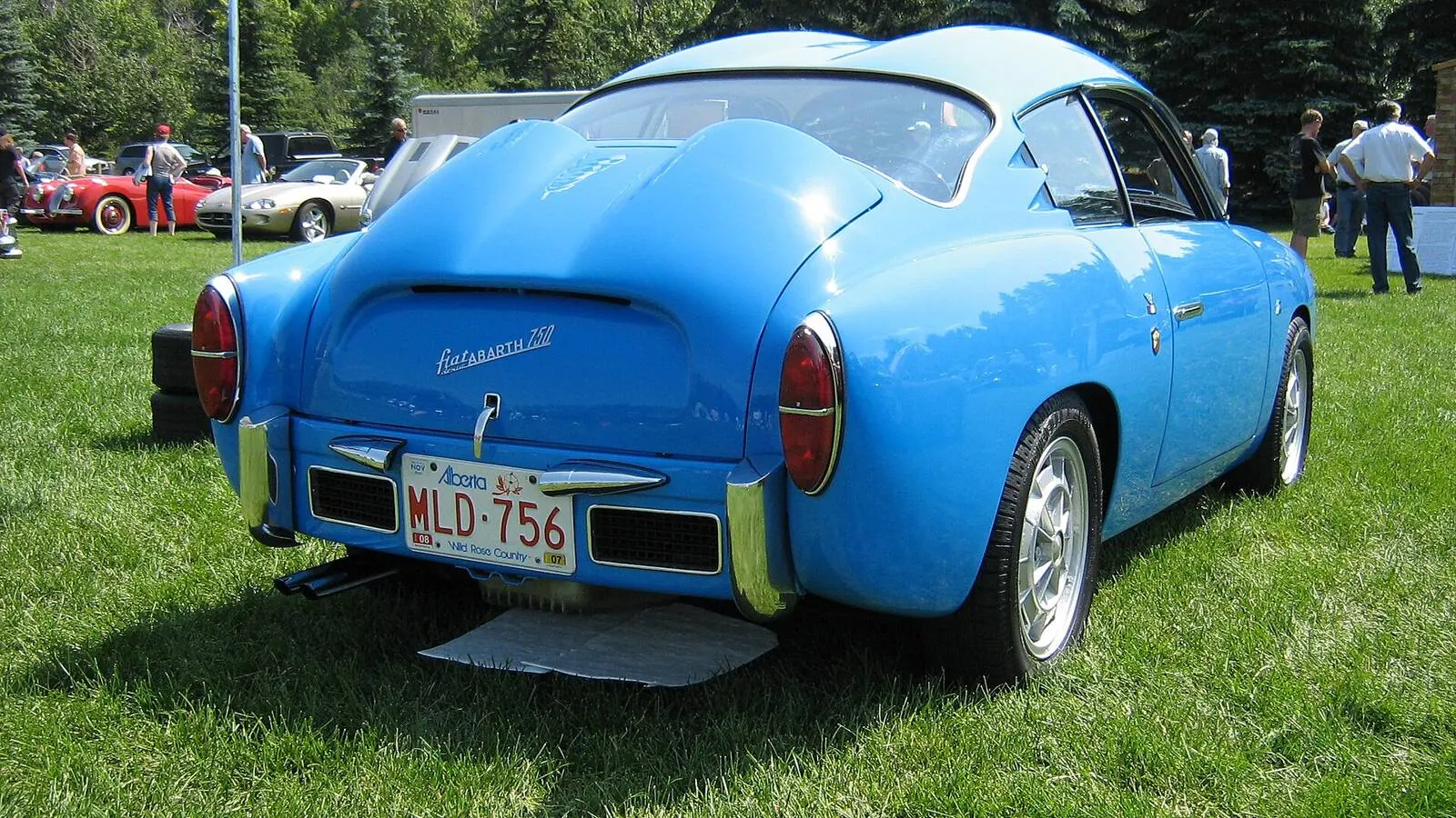 Voiture réelle photographiée dans un contexte de démarches automobiles pour « Comprendre les types d’assurance auto en Belgique: RC, Mini Omnium, Omnium complète »