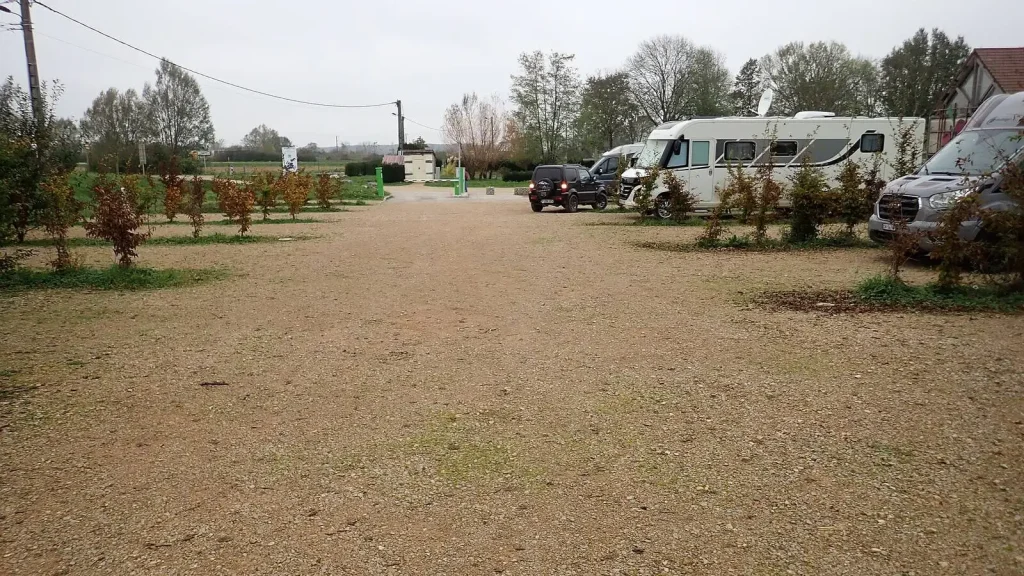 Camping-car réel photographié sur la route ou en stationnement pour « Quelle est la valeur de votre camping-car d’occasion en Belgique ? »