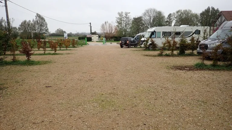 Camping-car réel photographié sur la route ou en stationnement pour « Quelle est la valeur de votre camping-car d’occasion en Belgique ? »