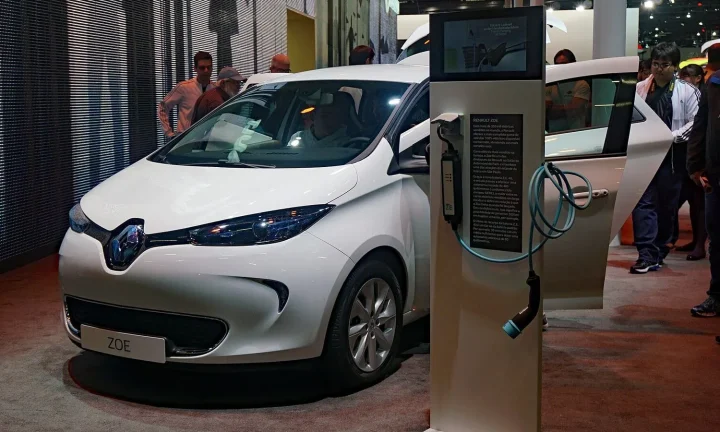 Voiture électrique réelle photographiée en extérieur pour « La Valeur de Revente des Voitures Électriques en Belgique : Analyse par Modèle »