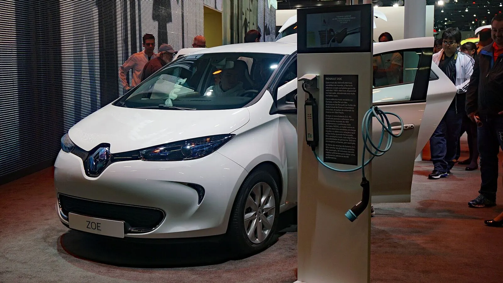 Voiture électrique réelle photographiée en extérieur pour « La Valeur de Revente des Voitures Électriques en Belgique : Analyse par Modèle »