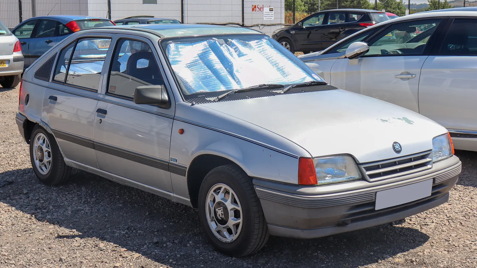Photo réelle d’une Vauxhall Astra illustrant le guide d’achat belge