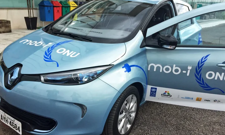 Voiture électrique réelle photographiée en extérieur pour « Véhicules Électriques d’Occasion en Belgique : Bonnes Affaires et Pièges à Éviter »