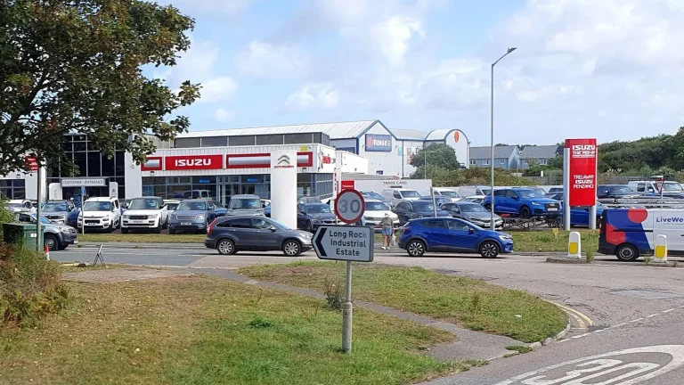 Voitures réelles photographiées dans un contexte de vente automobile pour « Vendre sa voiture en Belgique: Démarches, prix et astuces »