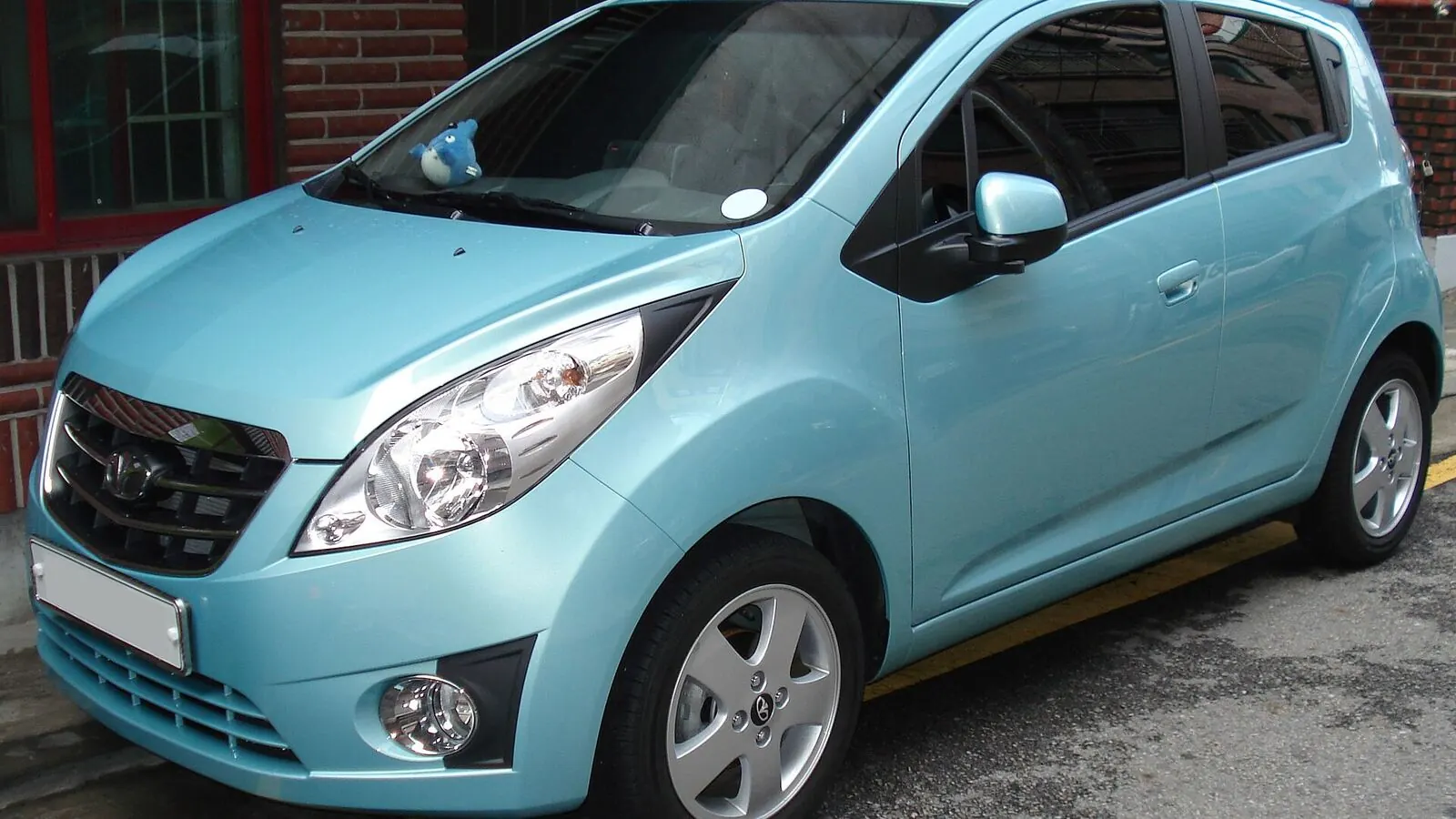 Voiture réelle photographiée en extérieur pour « Vendre sa Voiture d’Occasion en Belgique : Les Étapes et Conseils »
