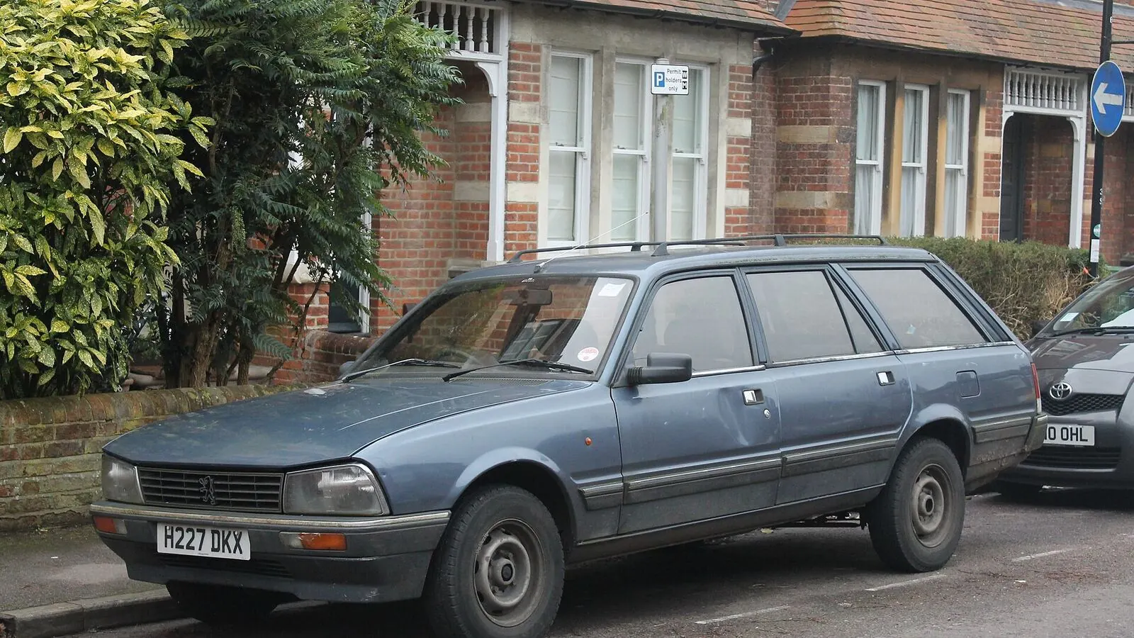 Voiture réelle photographiée en extérieur pour « Vérifier l’Historique d’une Voiture d’Occasion en Belgique : Astuces et Outils »