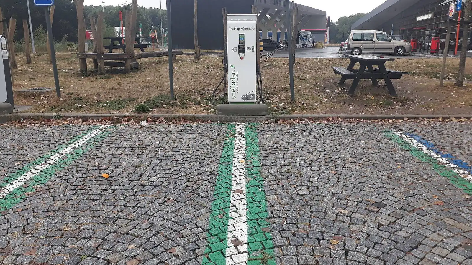 Voiture électrique réelle photographiée en extérieur pour « Voitures électriques d’occasion en Belgique : les points à vérifier avant l’achat »