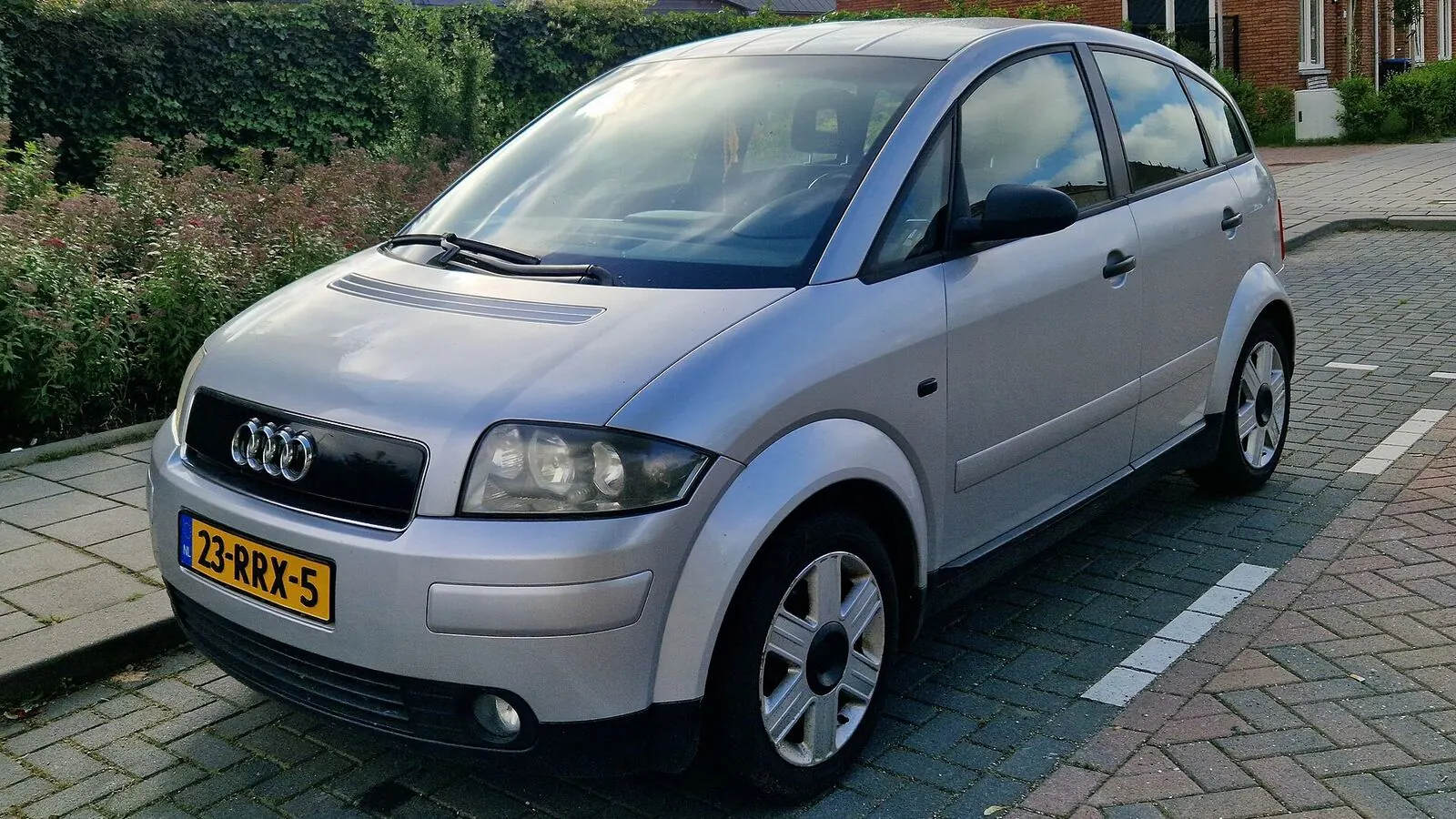 Voiture réelle photographiée en extérieur pour « Voitures d’occasion importées en Belgique : démarches et précautions »