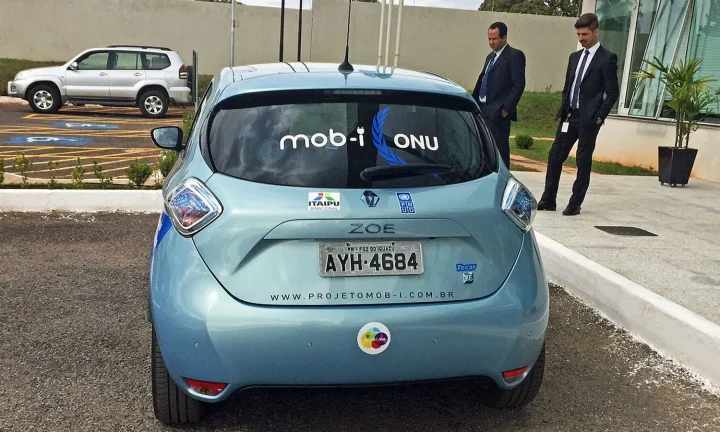 Voiture électrique réelle photographiée en extérieur pour « Les Voitures Électriques les Plus Vendues en Belgique : Pourquoi Ce Succès ? »