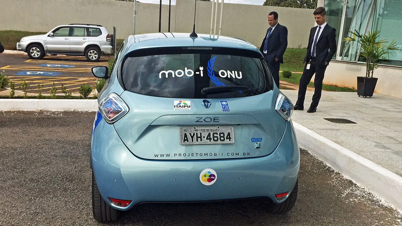 Voiture électrique réelle photographiée en extérieur pour « Les Voitures Électriques les Plus Vendues en Belgique : Pourquoi Ce Succès ? »