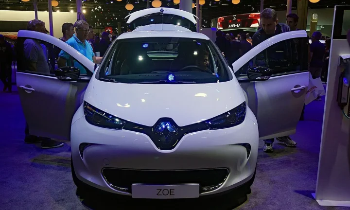 Voiture électrique réelle photographiée en extérieur pour « Voitures Électriques Professionnelles en Belgique : Quels Modèles pour les Flottes ? »