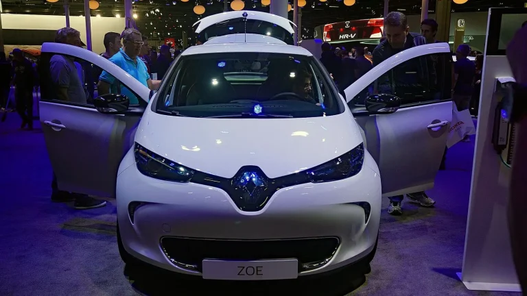 Voiture électrique réelle photographiée en extérieur pour « Voitures Électriques Professionnelles en Belgique : Quels Modèles pour les Flottes ? »