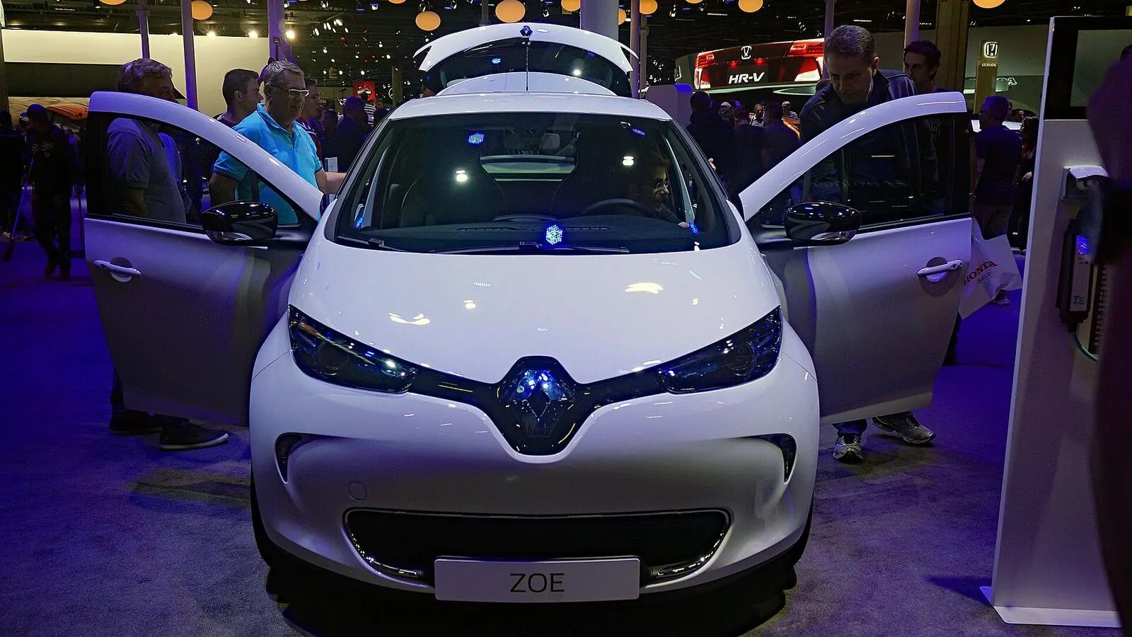 Voiture électrique réelle photographiée en extérieur pour « Voitures Électriques Professionnelles en Belgique : Quels Modèles pour les Flottes ? »