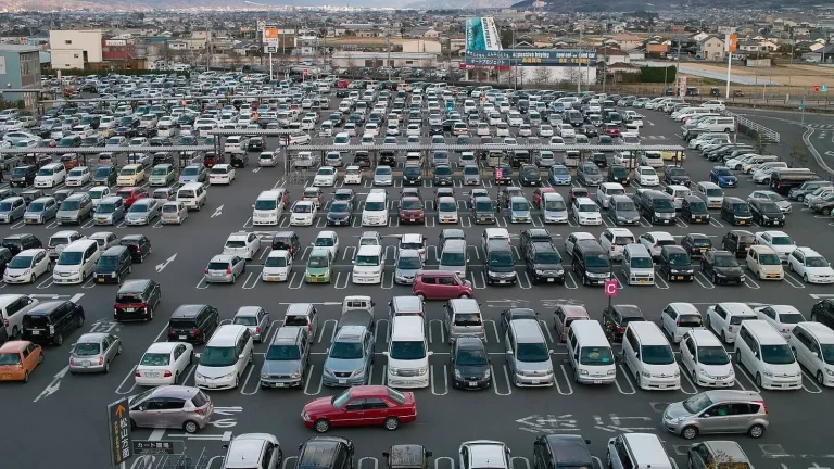 Voiture réelle photographiée en extérieur pour « Les Voitures les Moins Chères à Assurer en Belgique : Notre Sélection »