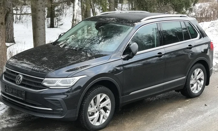 Volkswagen Tiguan de deuxième génération photographié de trois quarts avant