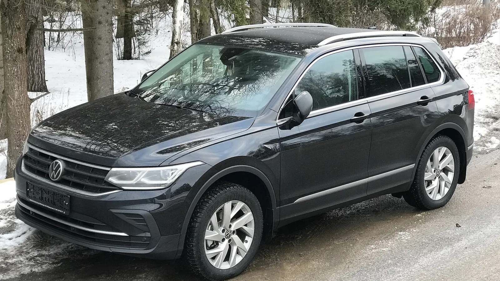 Volkswagen Tiguan de deuxième génération photographié de trois quarts avant