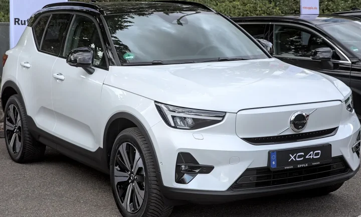 Photo réelle du modèle Volvo XC40 en extérieur