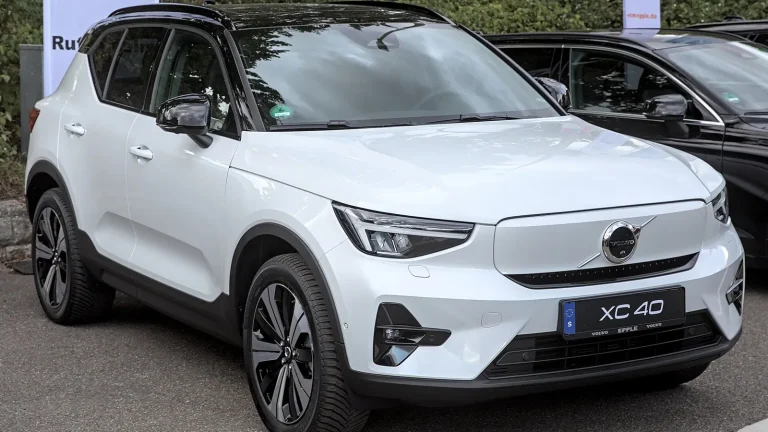 Photo réelle du modèle Volvo XC40 en extérieur