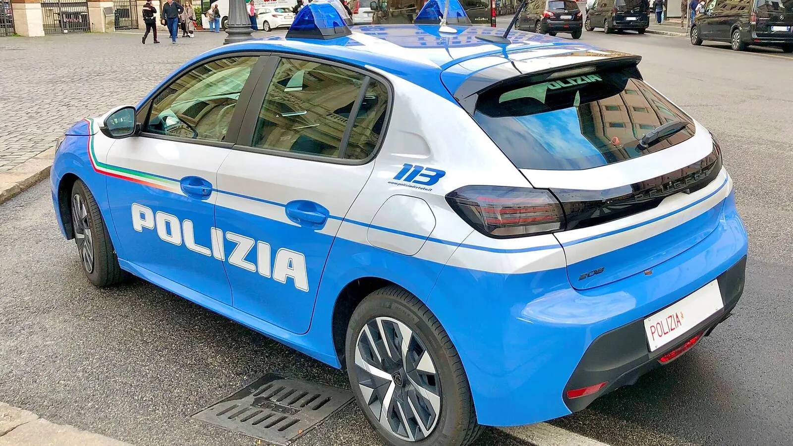Voiture réelle photographiée en extérieur pour « Vos droits relatifs aux données personnelles »