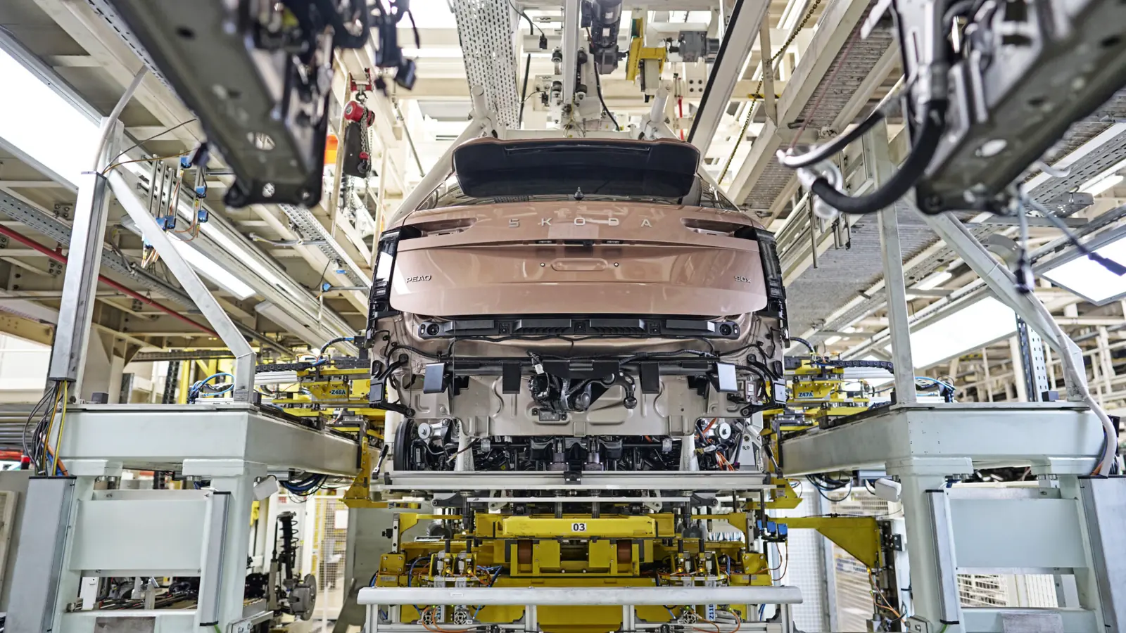 Škoda Peaq 90x rose sur la ligne de production de Mladá Boleslav