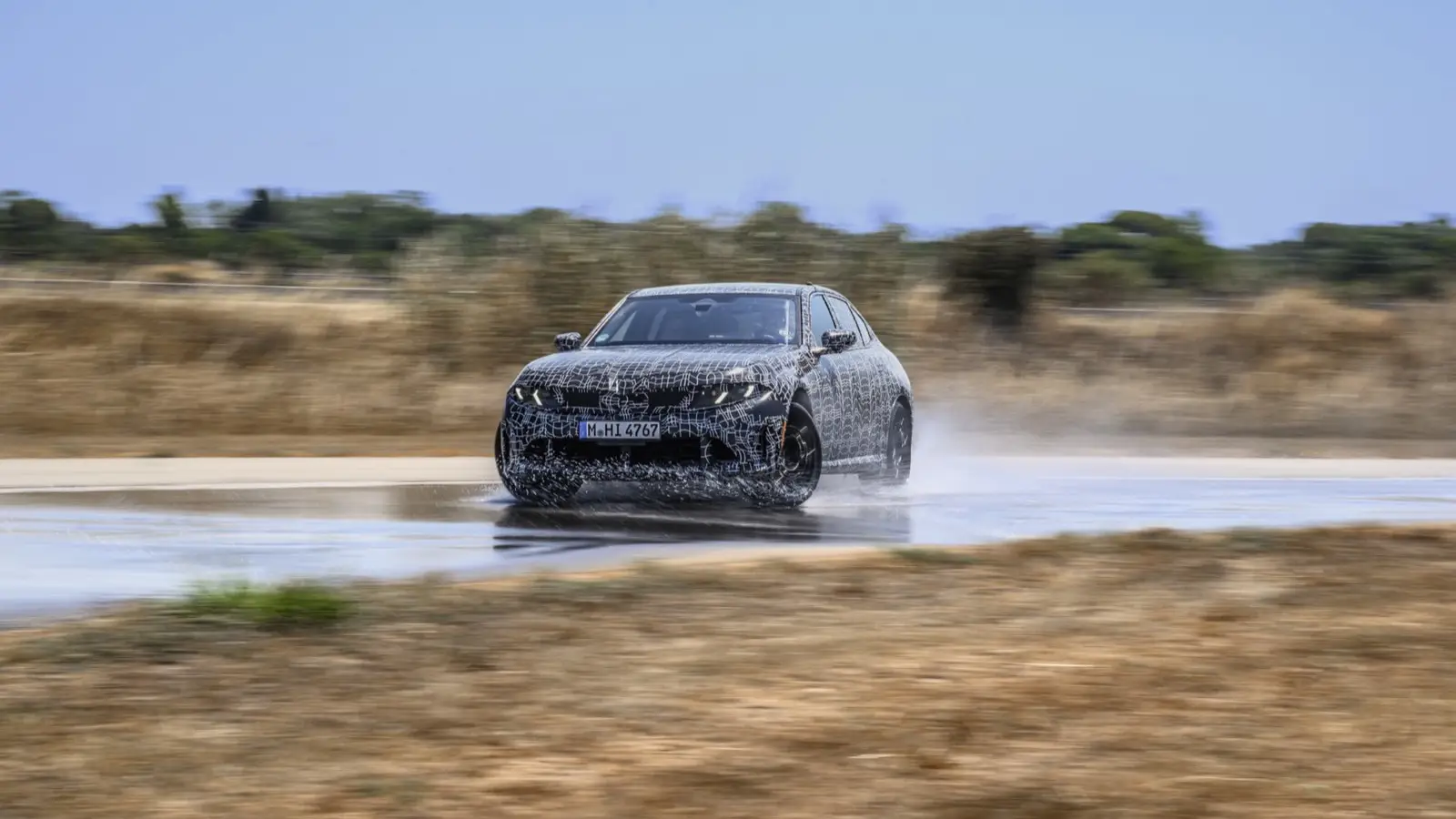 Prototype camouflé de la nouvelle BMW Série 3 pendant ses essais à Miramas