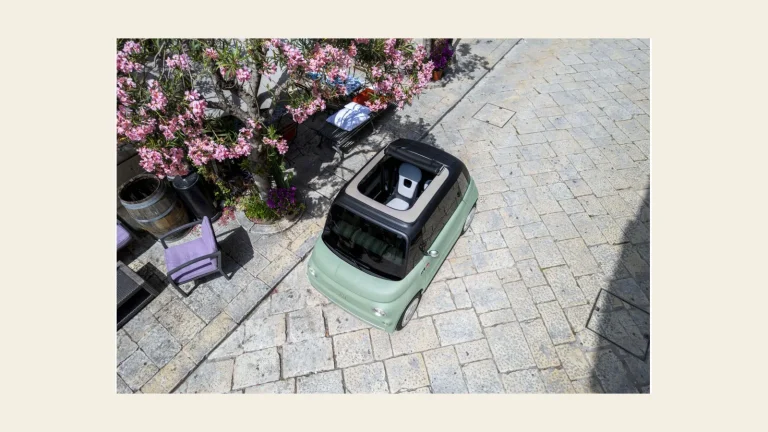 Fiat Topolino Dolcevita vert menthe vue du dessus avec son toit en toile ouvert
