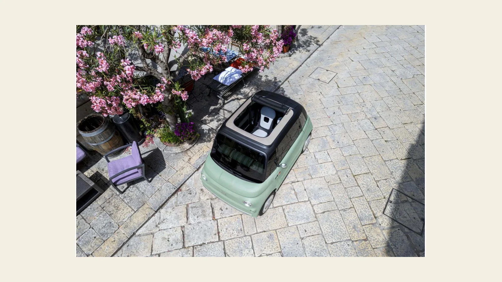 Fiat Topolino Dolcevita vert menthe vue du dessus avec son toit en toile ouvert