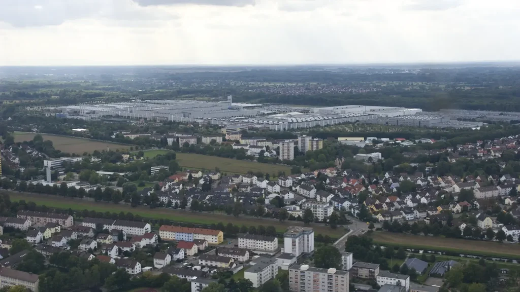 Vue aérienne de l’usine Mercedes-Benz de Rastatt où la production du nouveau GLA a commencé