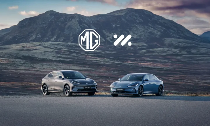 Berline MG IM5 et SUV MG IM6 électriques photographiés ensemble