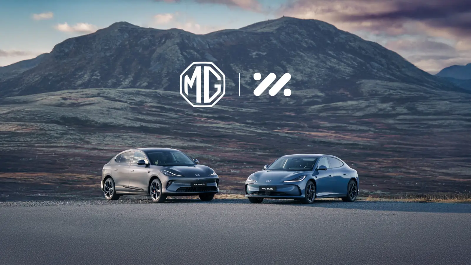 Berline MG IM5 et SUV MG IM6 électriques photographiés ensemble