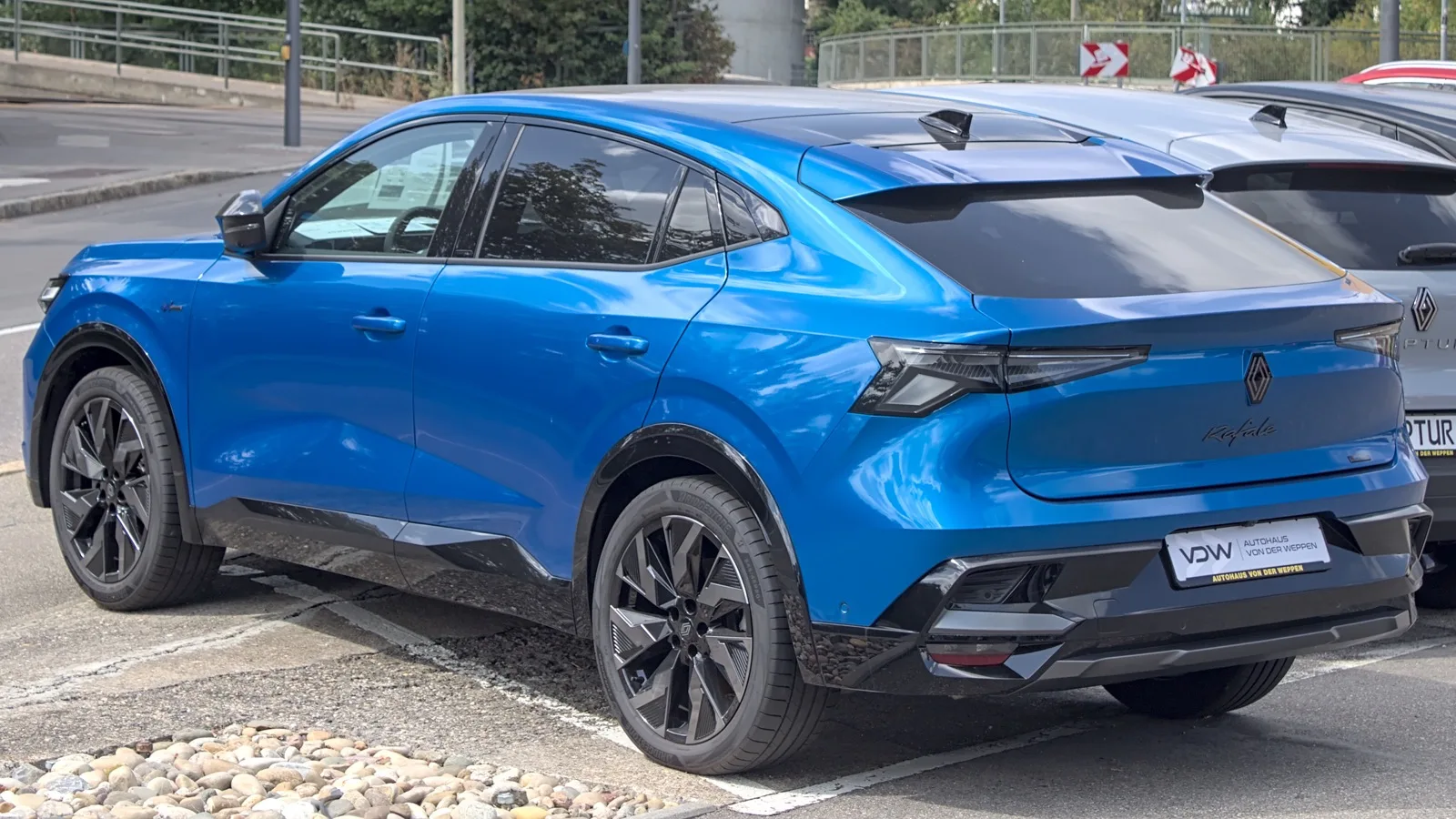 Renault Rafale bleu vu de trois quarts arrière
