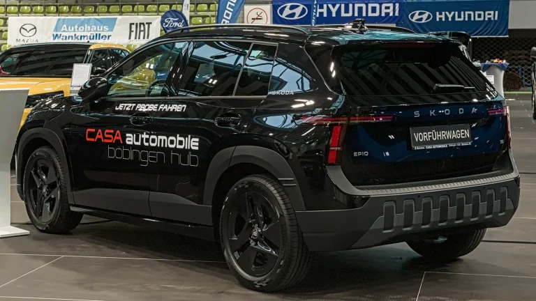 Škoda Epiq noire exposée au salon de Sindelfingen
