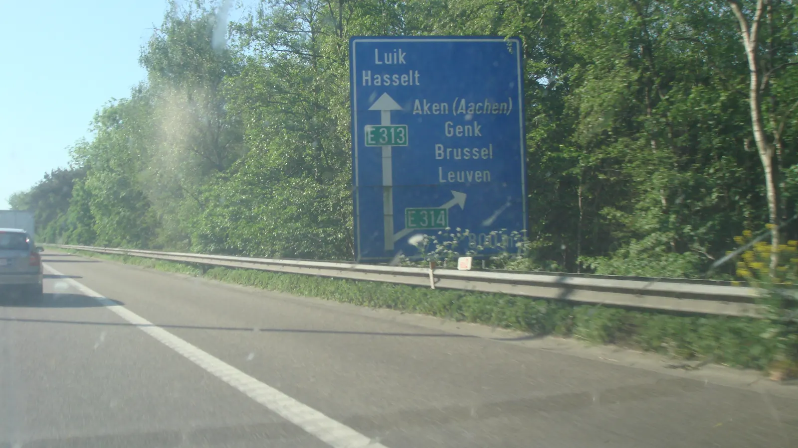 Circulation sur l’autoroute E313 près de l’échangeur de Lummen en Flandre
