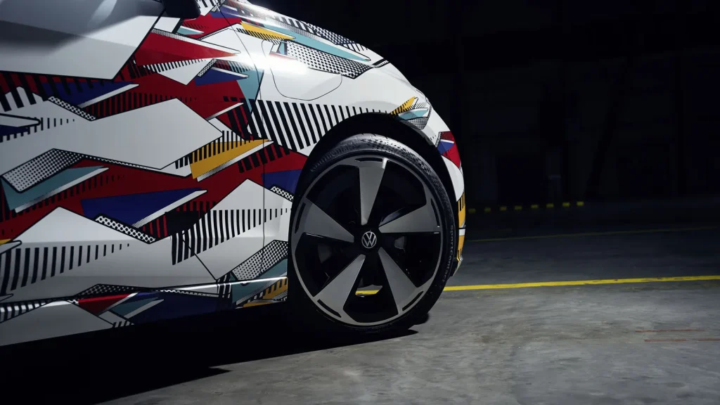 Volkswagen ID. Polo de présérie photographiée de trois quarts avant