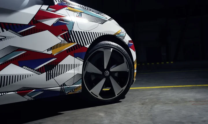 Volkswagen ID. Polo de présérie photographiée de trois quarts avant