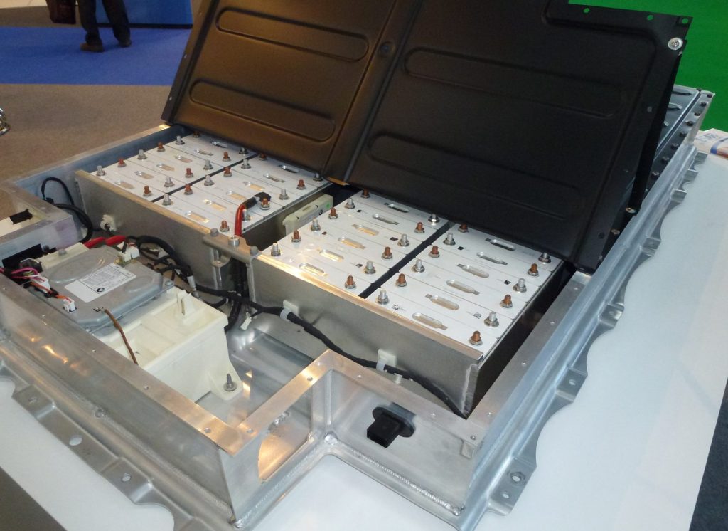 Batterie de traction de BMW i3 exposée ouverte sur un stand en 2012