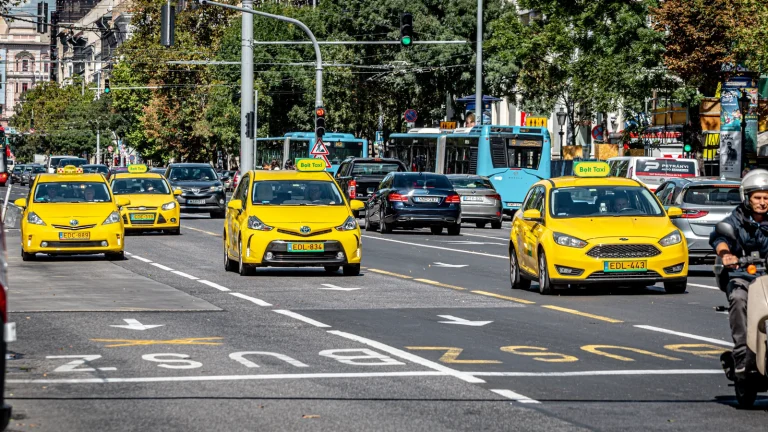 Taxis Bolt photographiés à Budapest