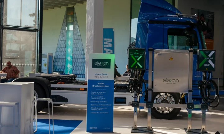 Équipement de recharge pour camions exposé au salon Nufam 2023