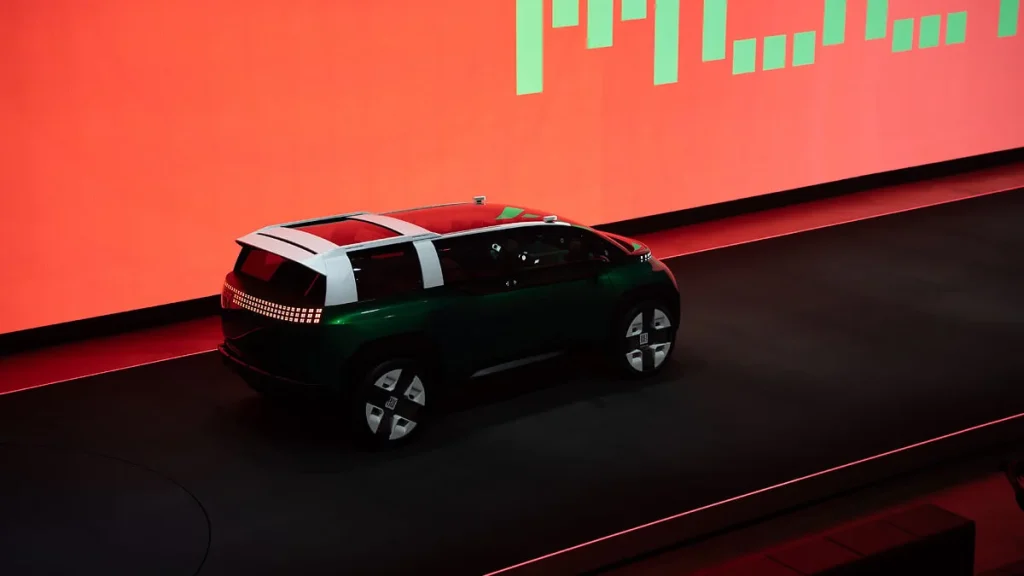 Fiat Multiplay vert présenté sur scène lors de The Night Before à Paris