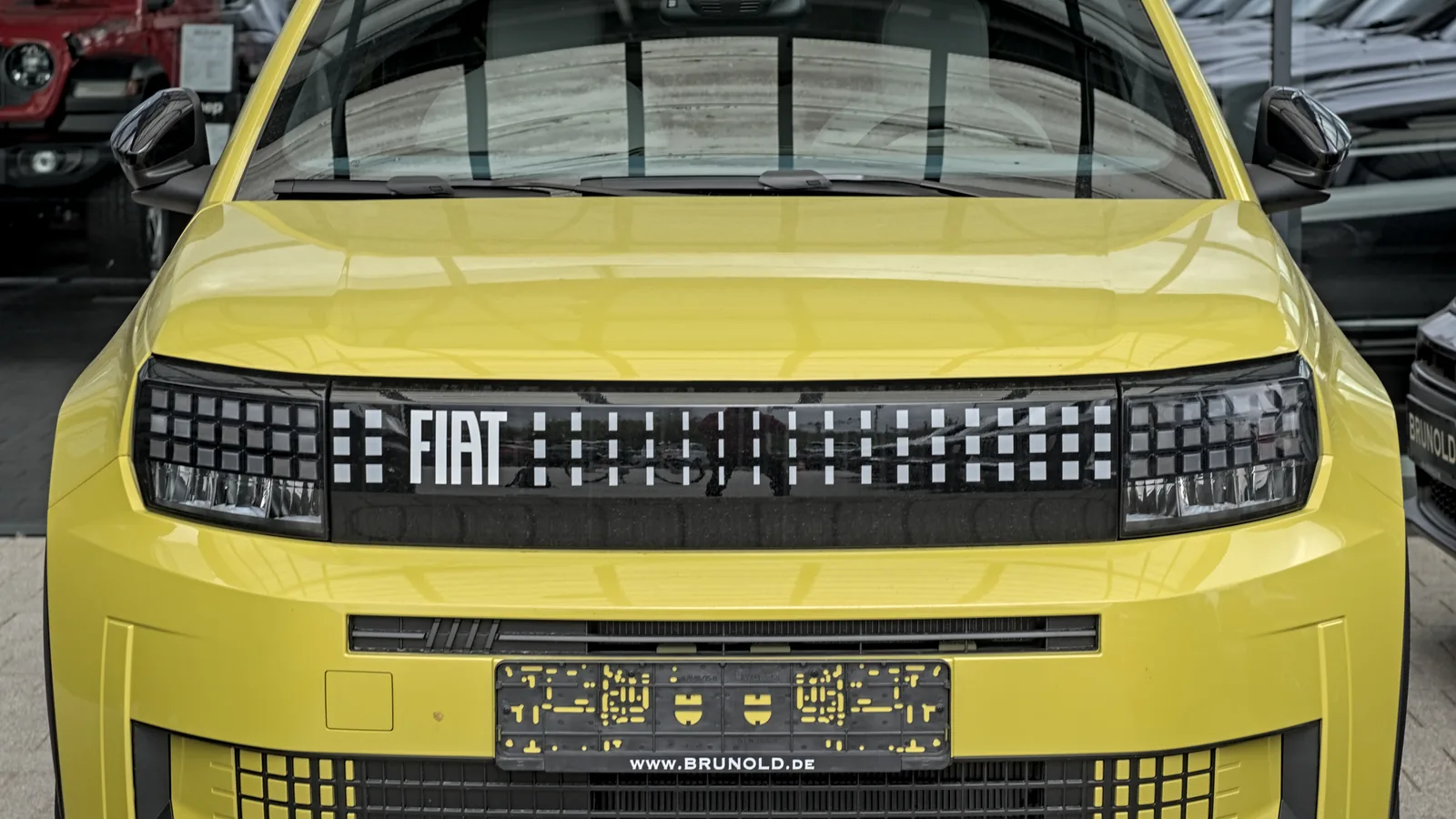 Fiat Grande Panda électrique jaune vue de face