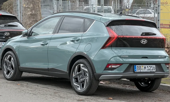 Hyundai Bayon de génération précédente photographié de trois quarts arrière