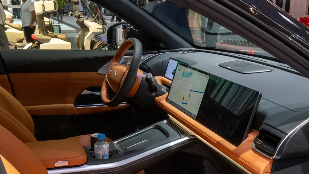 Archive : habitacle d’un XPeng G9 exposé à l’IAA 2025