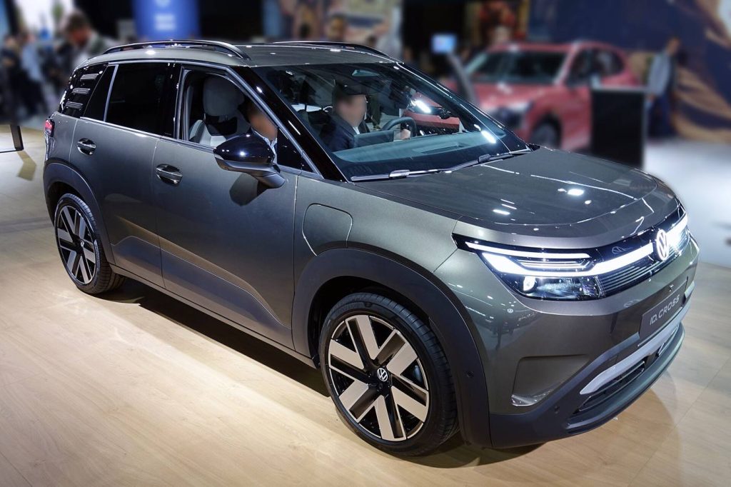 Volkswagen ID. Cross grise exposée au Mondial de Paris 2026